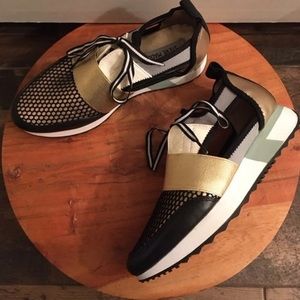 NWT STEVE MADDEN ARCTIC SNEAKERS 5.5